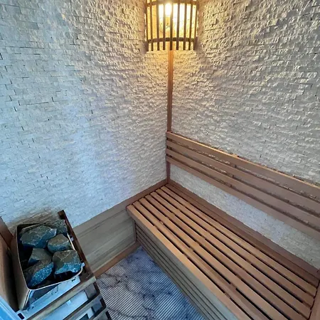 Oasis Tropical Sauna Prive Vue & A 100m דירה